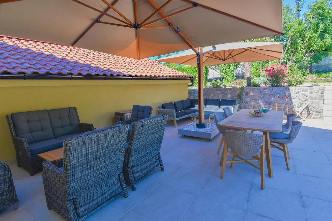 Letorina Rooms And Apartments With Pool Matulji Bed & Breakfast
